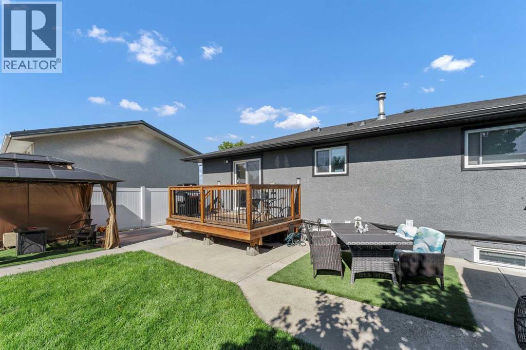 2427 24 Street SE - 44