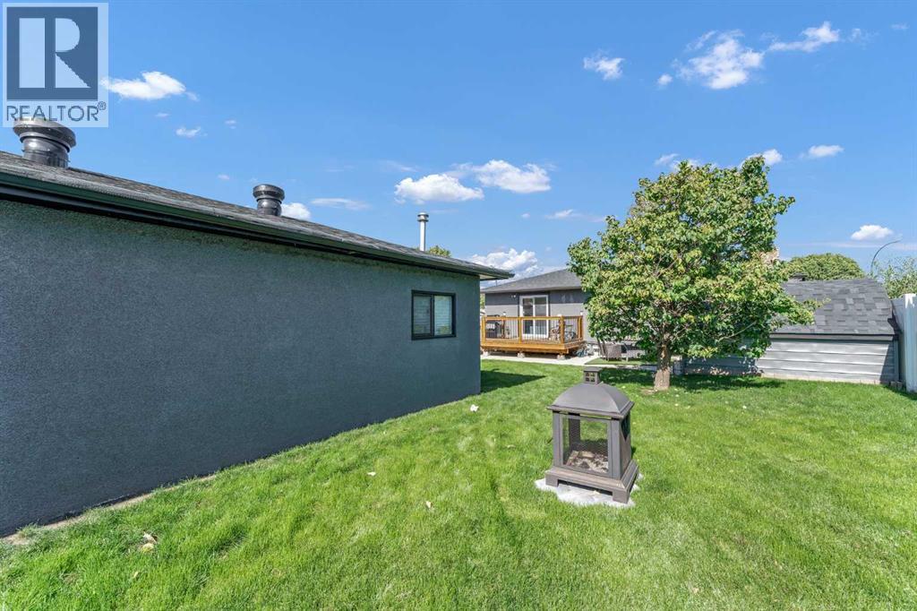 2427 24 Street SE - 45