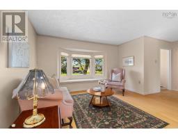 Dining nook - 8 Muriel Avenue, Dartmouth, NS B2W2E3 Photo 9