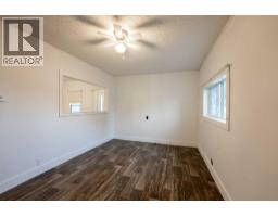 4pc Bathroom - 5603 56 Street, Taber, AB T1G1L4 Photo 6