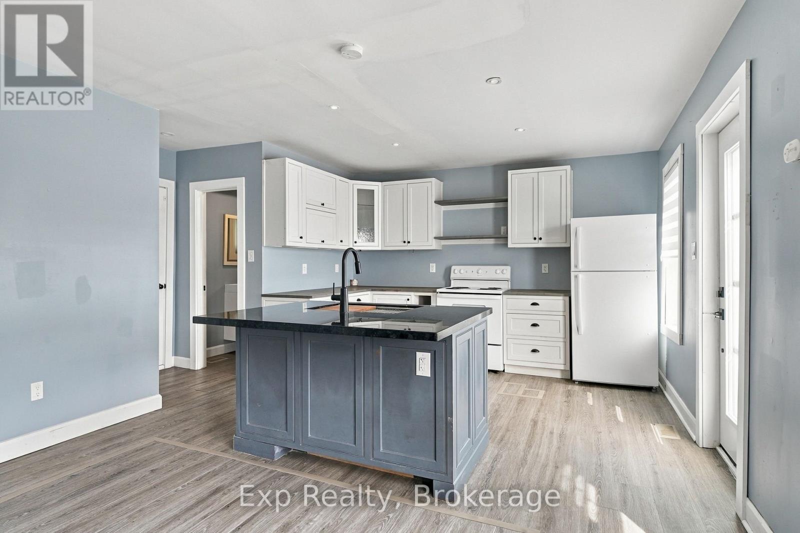 15 MADOC STREET - Image 11