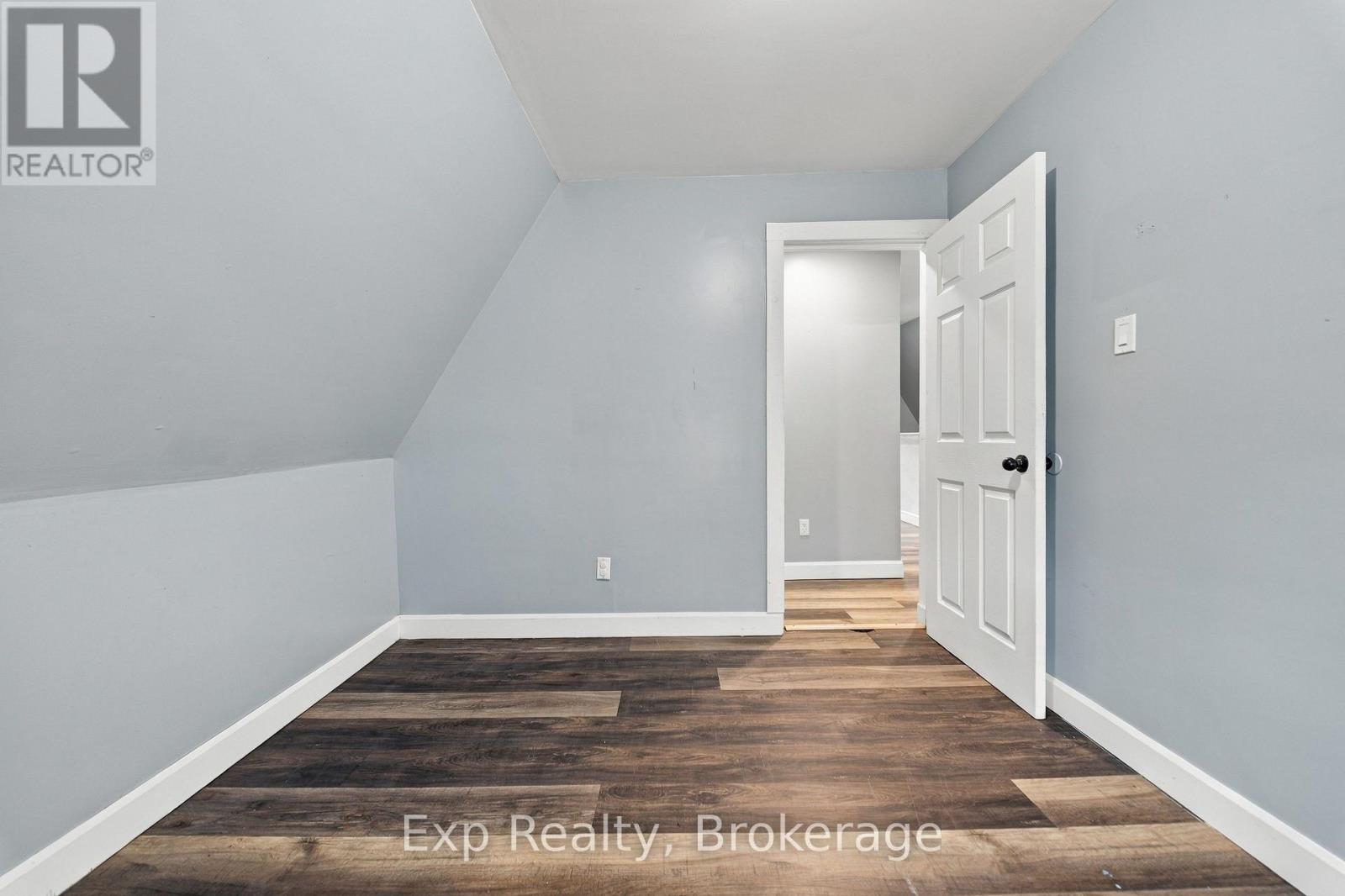 15 MADOC STREET - Image 25