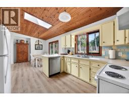 Living room - 140 Quarry Dr, Salt Spring, BC V8K1J1 Photo 10