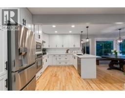 4pc Bathroom - 775 Strathcona Drive Sw, Calgary, AB T3H1N8 Photo 14