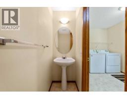 4pc Bathroom - 472 Douglas Glen Point Se, Calgary, AB T2Z3G4 Photo 12