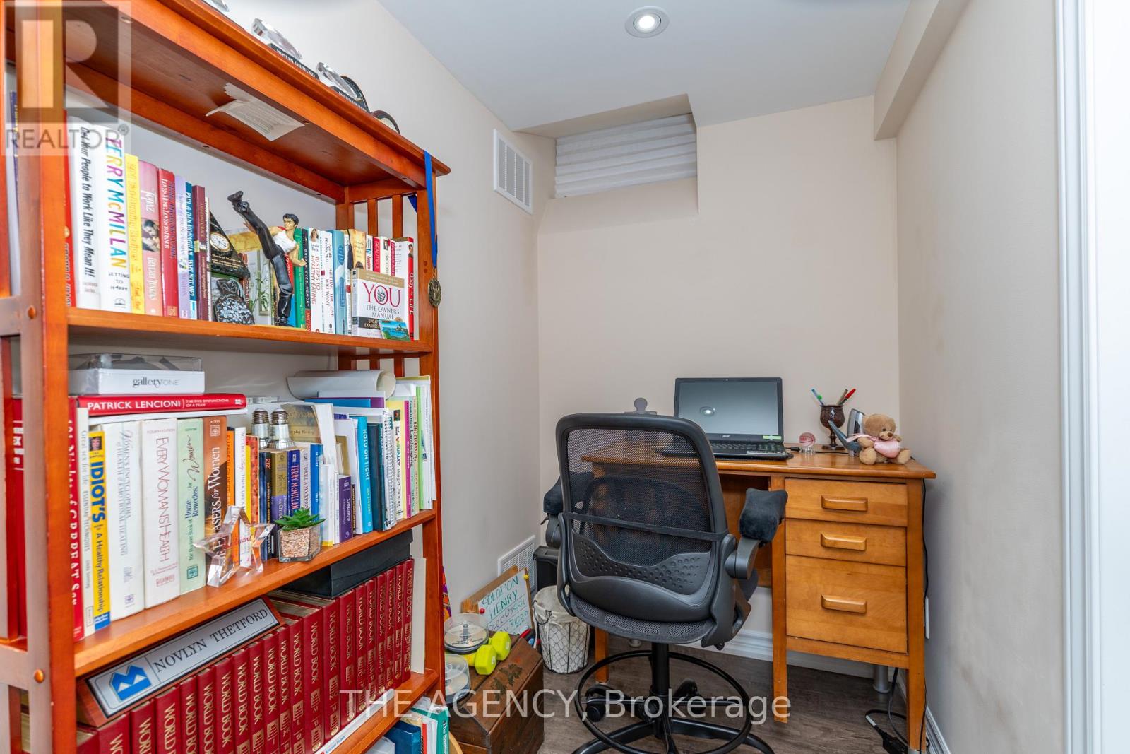 54 THAMES DRIVE - 33