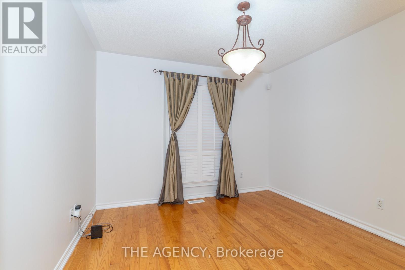 54 THAMES DRIVE - 37