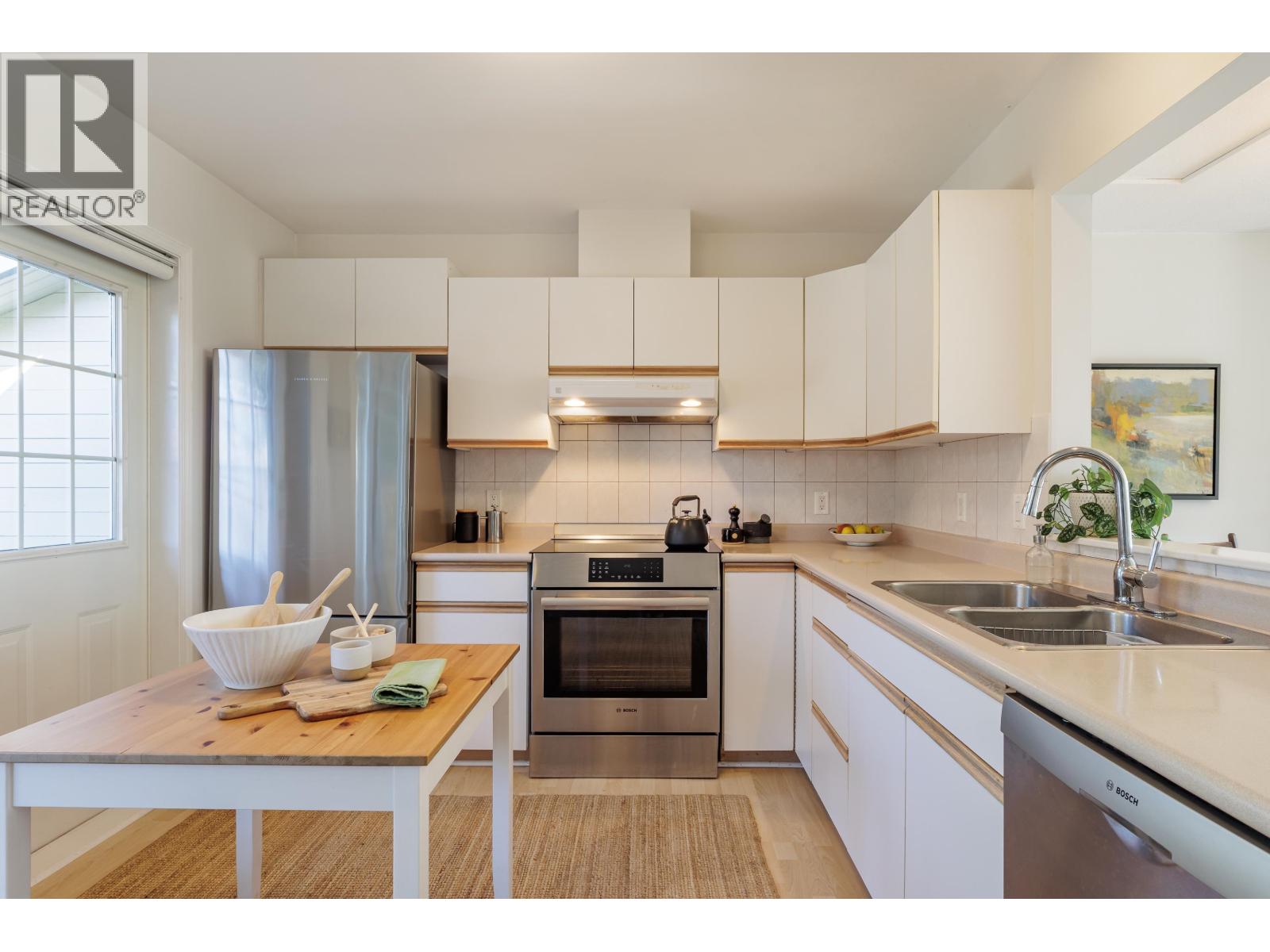 8 5768 MARINE WAY, Sechelt