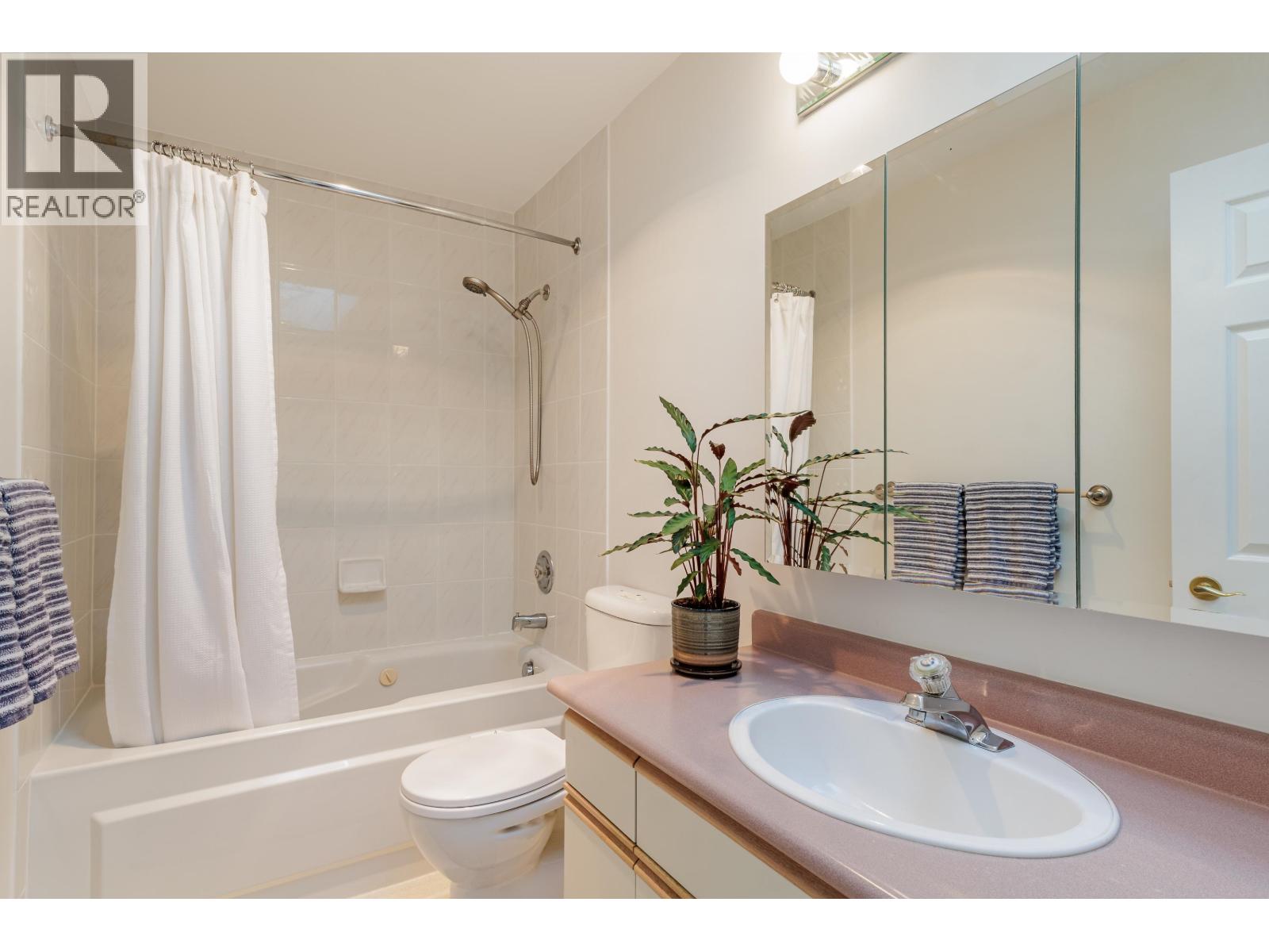 8 5768 MARINE WAY, Sechelt