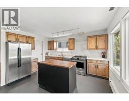 330 N Gamma Avenue, Burnaby, BC V5C1X9 Photo 9