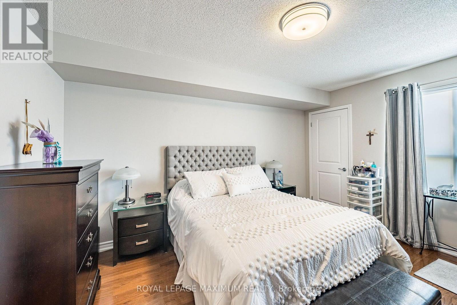 #305 8026 KIPLING AVENUE - 23