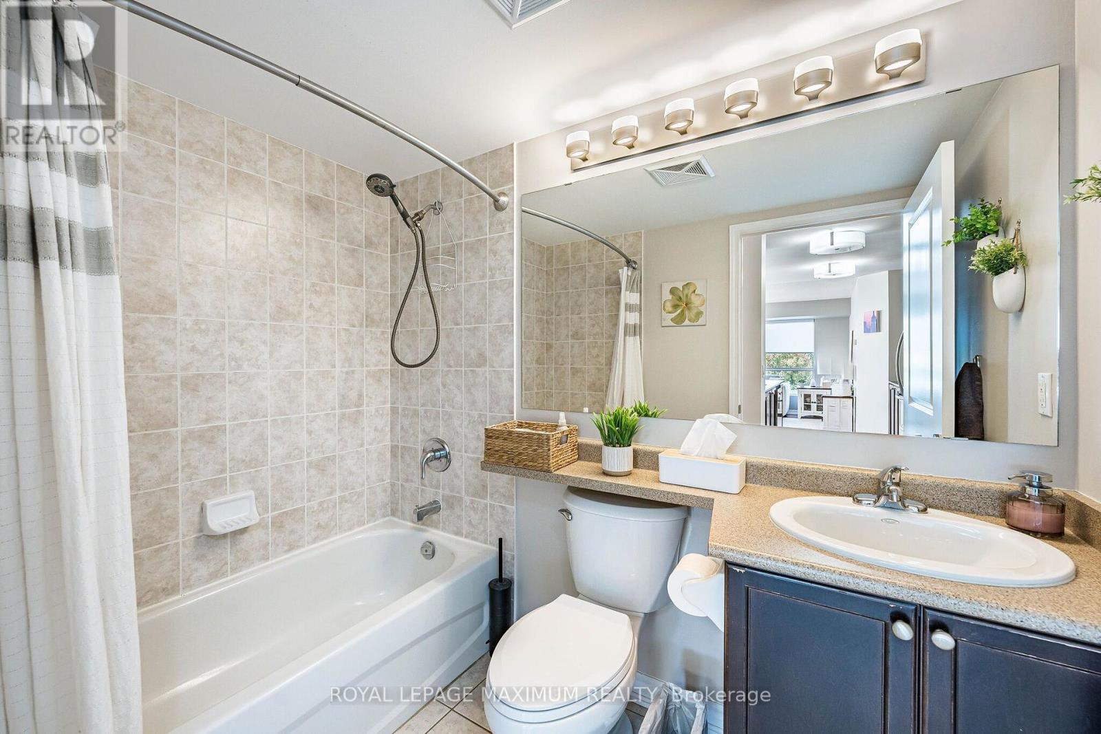 #305 8026 KIPLING AVENUE - 32