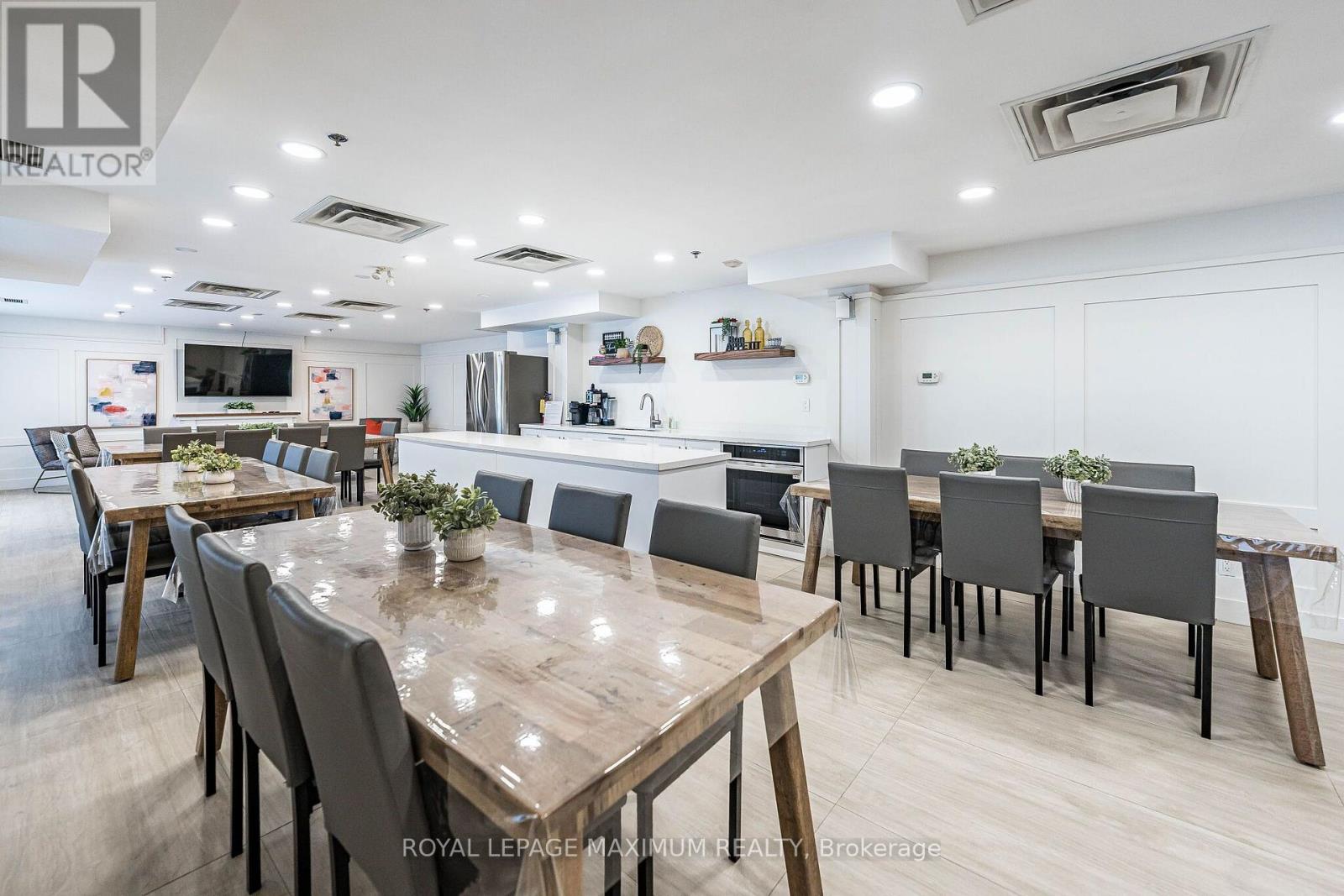 #305 8026 KIPLING AVENUE - 44
