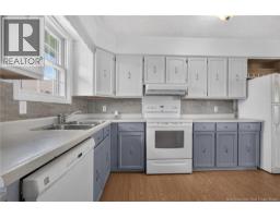 Dining room - 40 Rue Du Parc, Bouctouche, NB E4S3C5 Photo 11