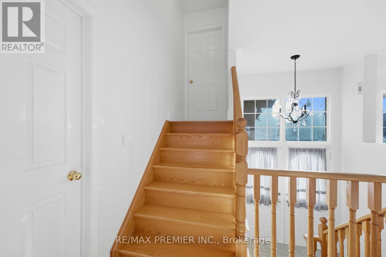 9 SANT FARM DRIVE - 26
