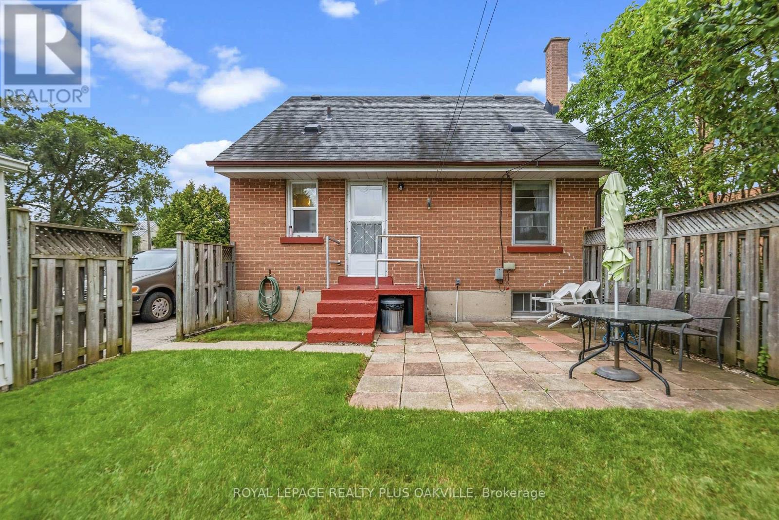 243 JENNINGS CRESCENT - 21