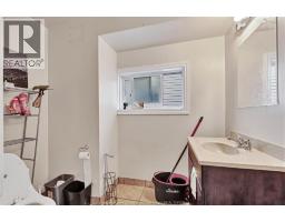 Laundry room - 923-925 California Avenue, Windsor, ON N9B2Z5 Photo 12