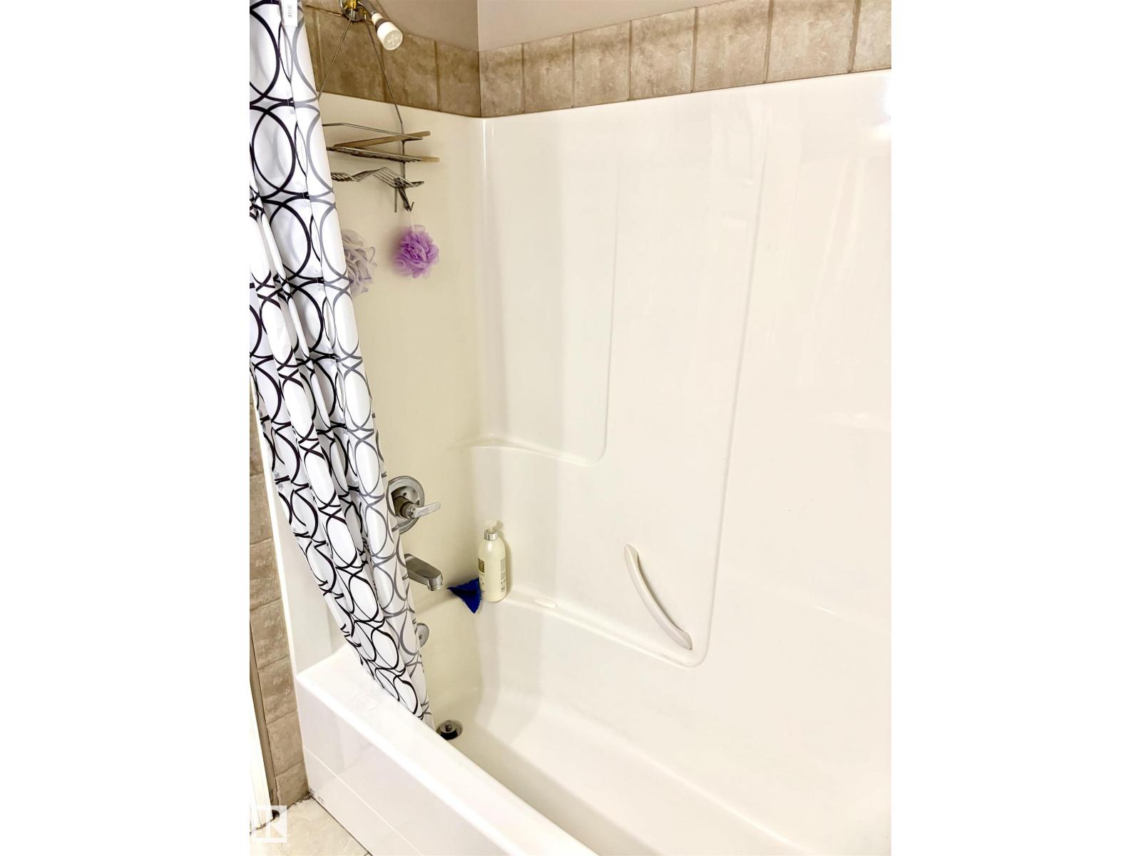 #17 16317 64 ST NW - 18