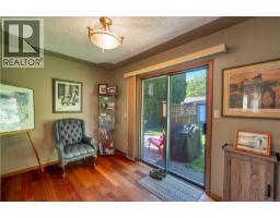 Living room - 1930 Gillian Pl, Campbell River, BC V9W6B6 Photo 11