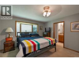1930 Gillian Pl, Campbell River, BC V9W6B6 Photo 18