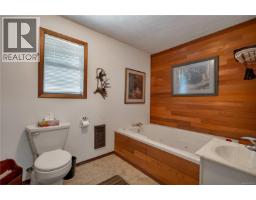 1930 Gillian Pl, Campbell River, BC V9W6B6 Photo 31