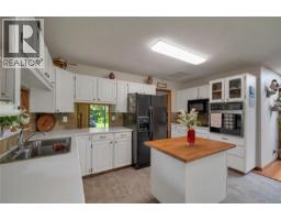 1930 Gillian Pl, Campbell River, BC V9W6B6 Photo 13