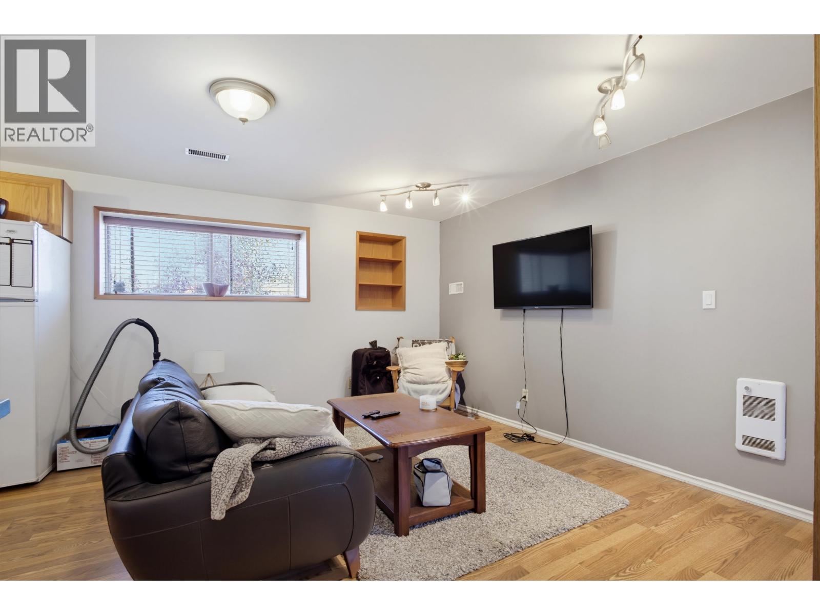 460 DODWELL STREET - 19