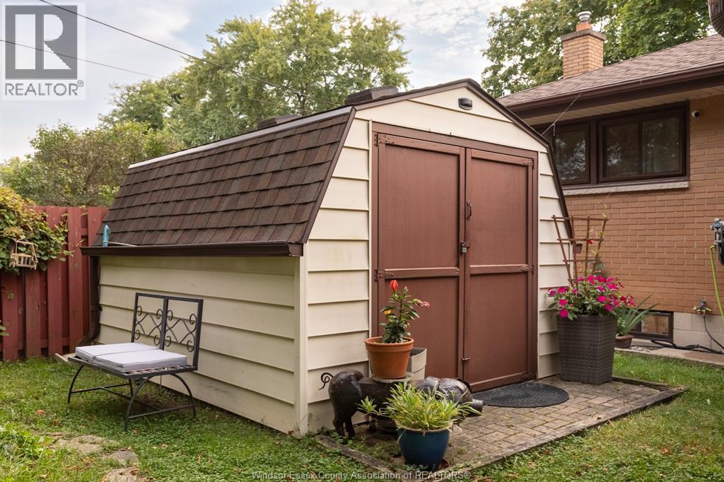 554 BERTHA AVENUE - Image 34