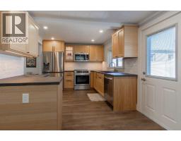 3pc Bathroom - 133 14 Street N, Lethbridge, AB T1H2V6 Photo 6