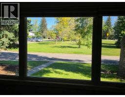 Primary Bedroom - 4215 Villa Crescent Nw, Calgary, AB T2L2K2 Photo 7