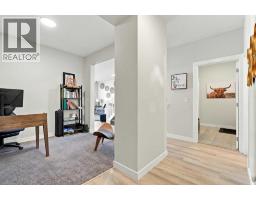 Den - 10 Belmont  Sw, Calgary, AB T2X4H7 Photo 12