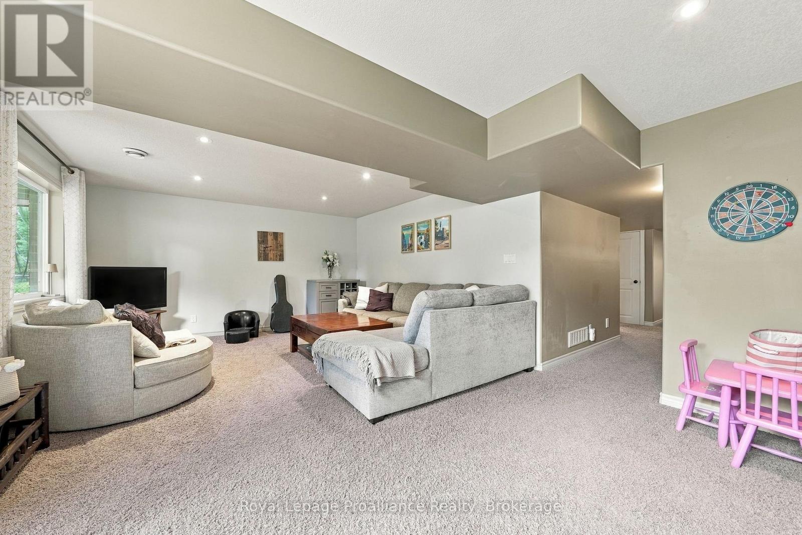 273 AVONDALE ROAD - 34