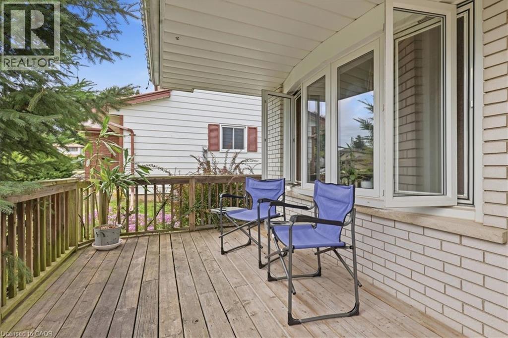 18 FOREST GLEN Court, Kitchener — photo 2