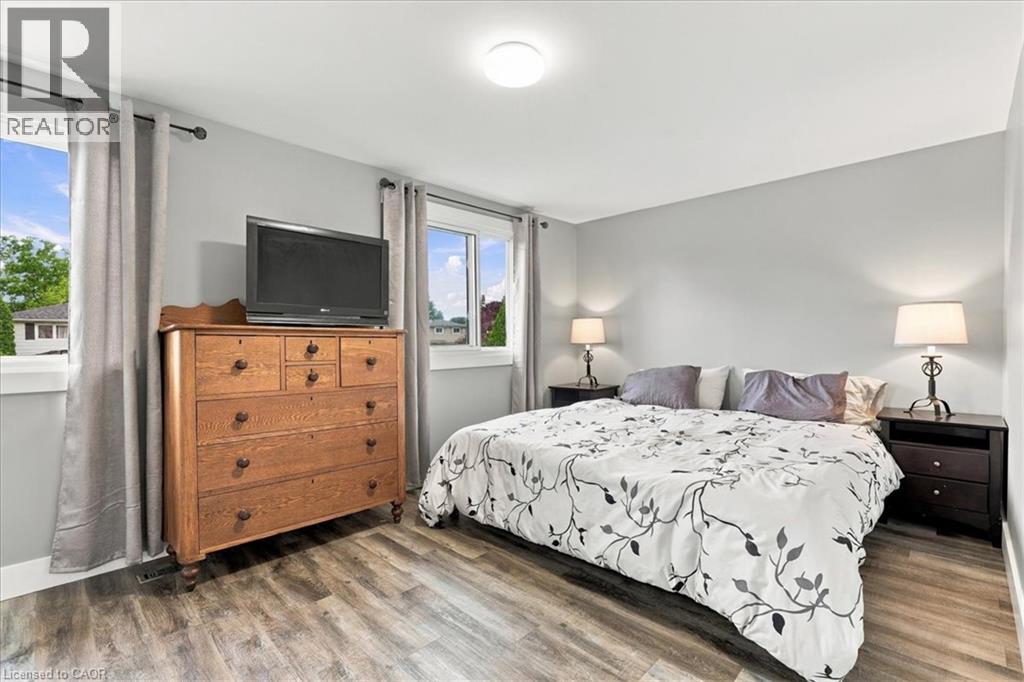 18 FOREST GLEN Court - 16