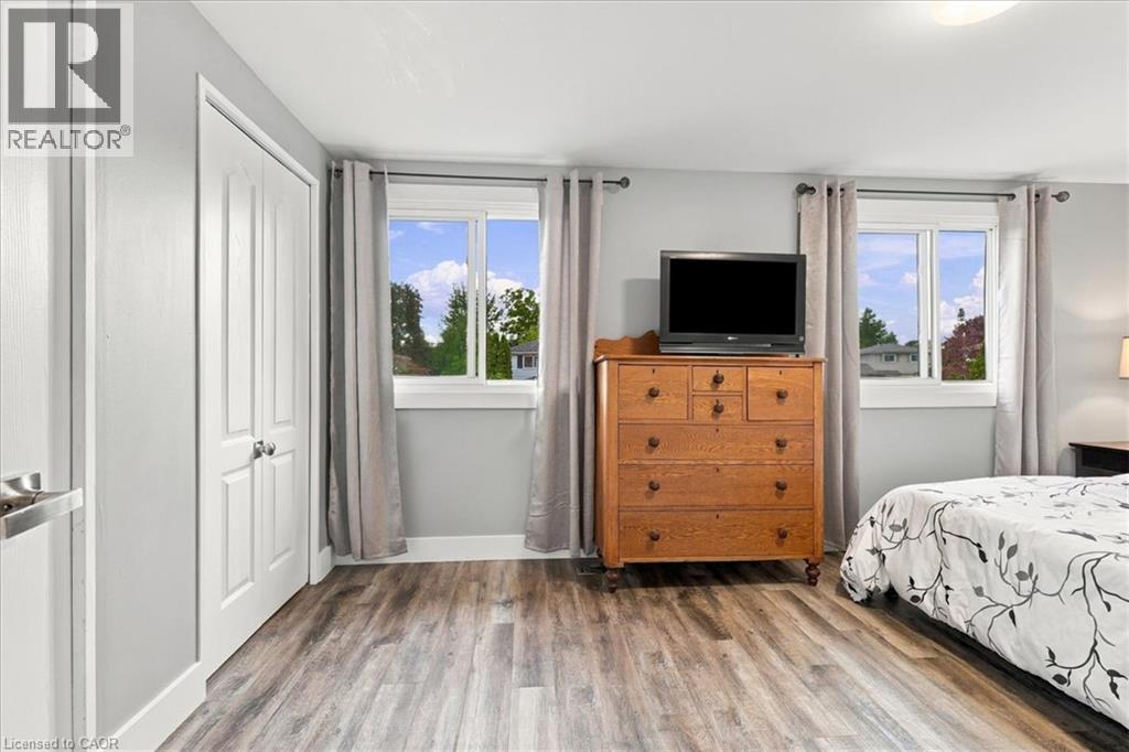 18 FOREST GLEN Court - 17