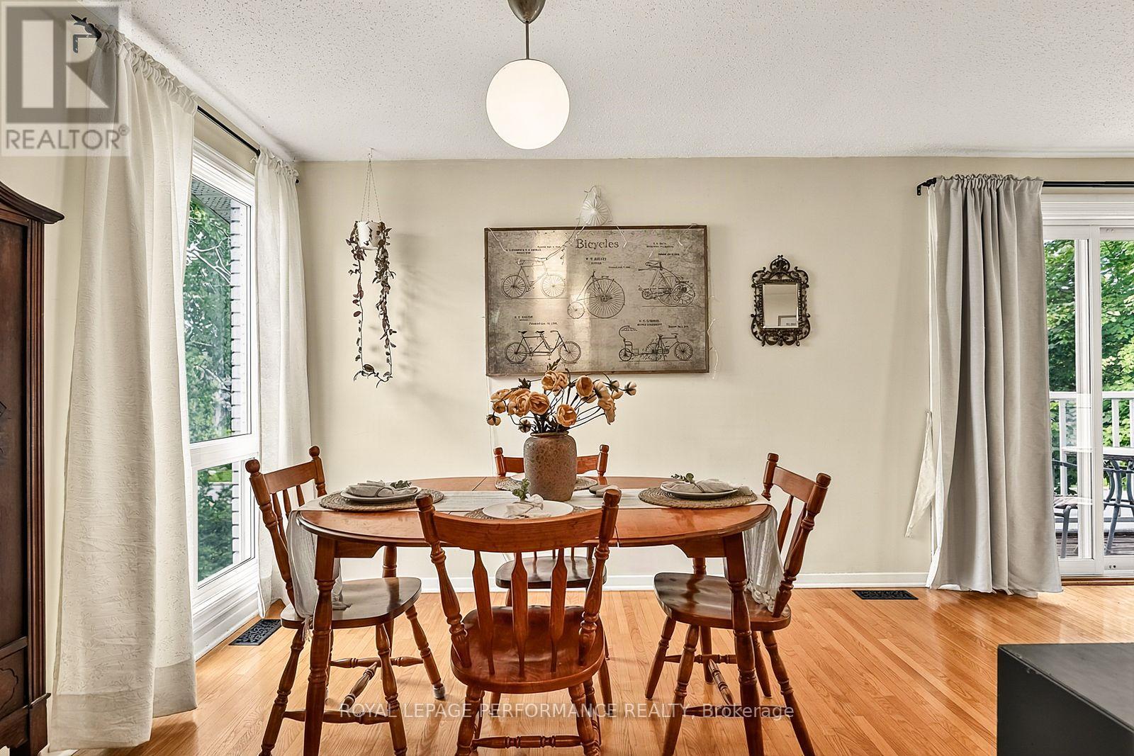 16 Woodmount Crescent