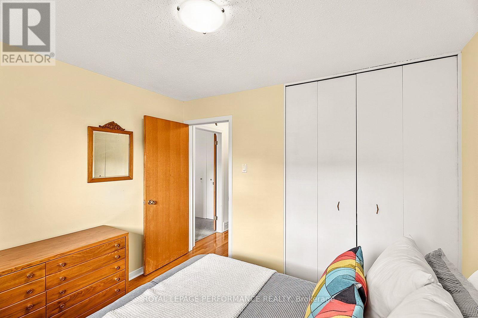 16 Woodmount Crescent