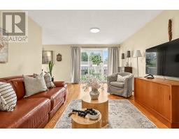 16 Woodmount Crescent, Ottawa, ON K2E5R1 Photo 9