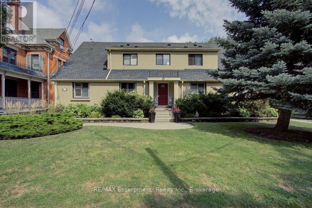 Photo of 425 Burlington Avenue