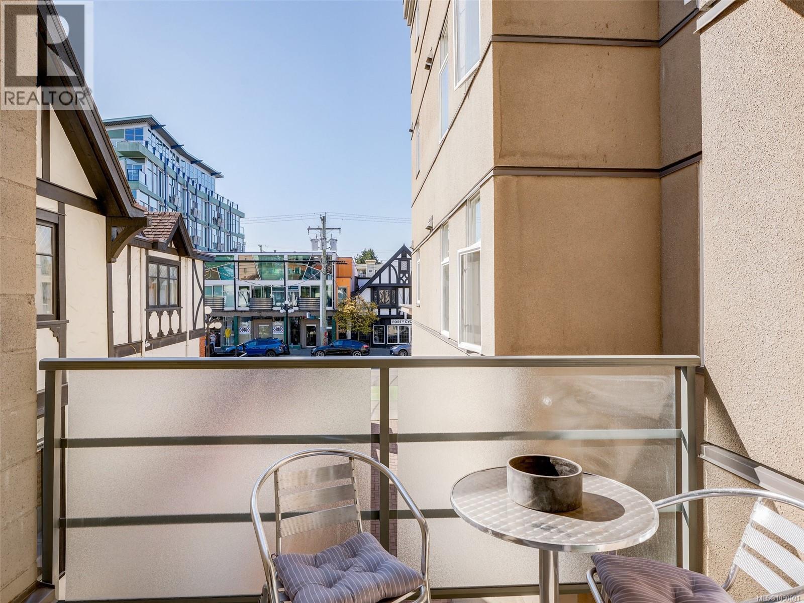 203 1022 Fort Street, Victoria