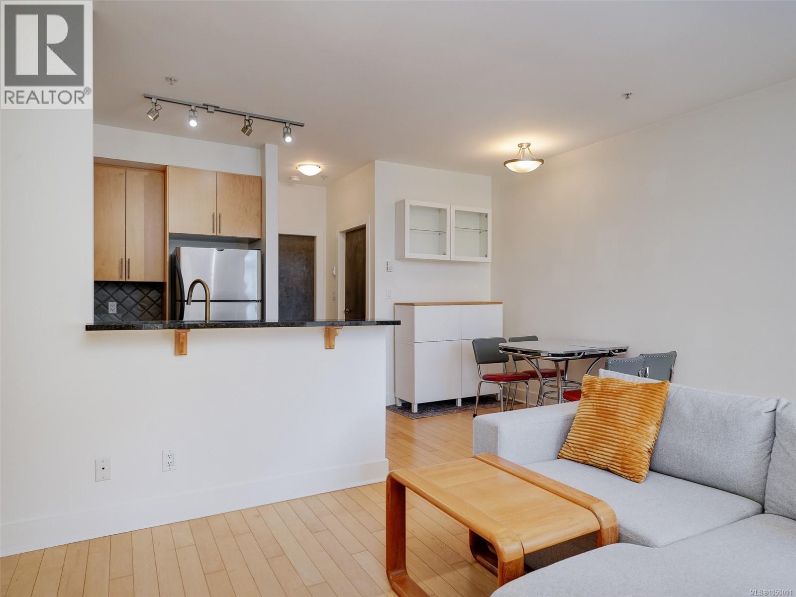 203 1022 Fort Street, Victoria