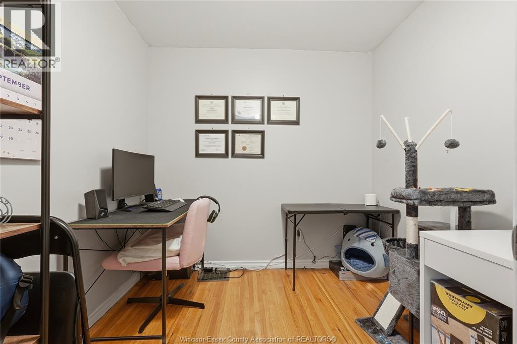 1449 REDWOOD AVENUE - Image 16