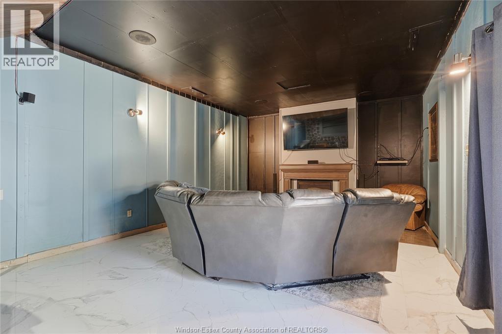 1449 REDWOOD AVENUE - 18