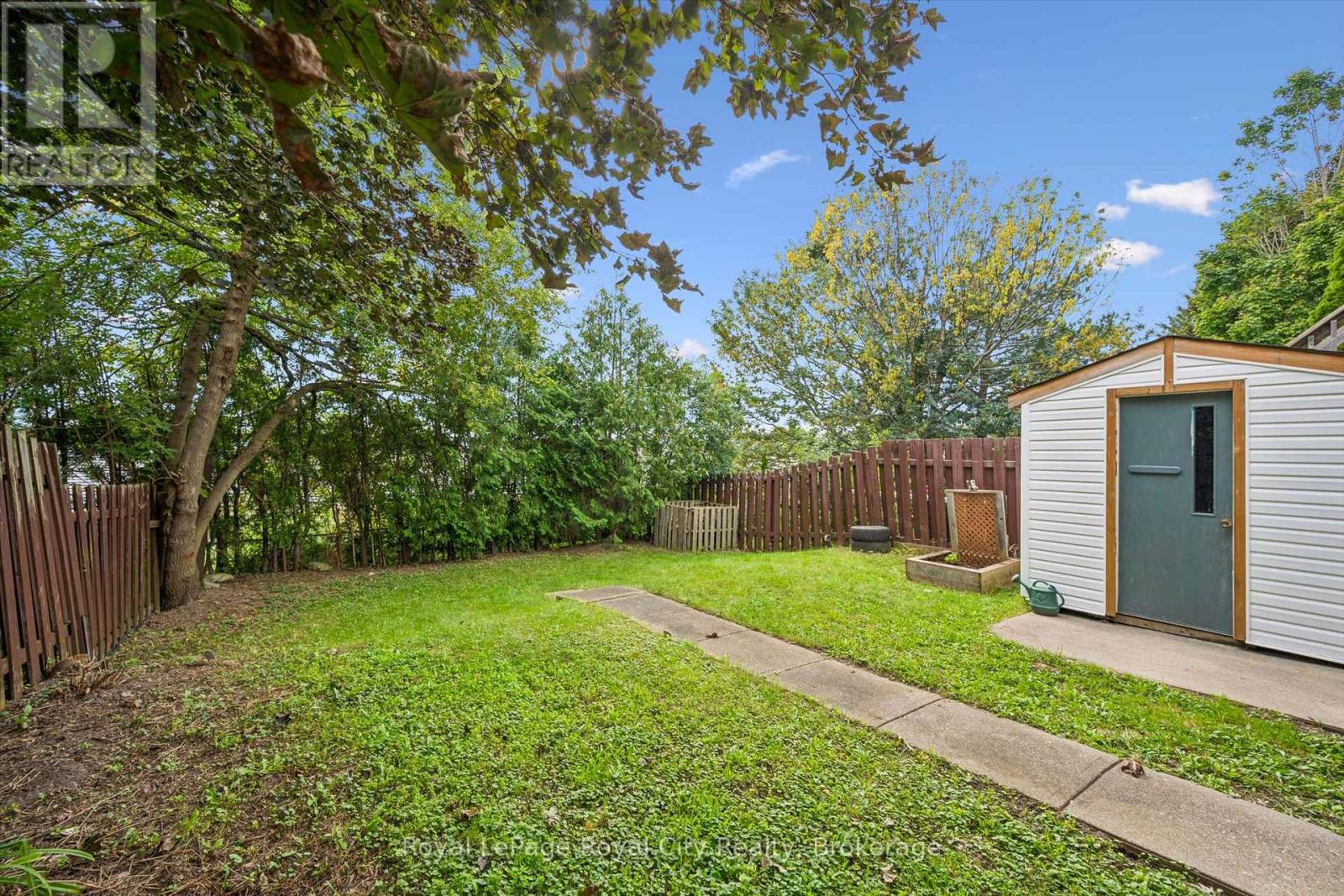 29 MCILWRAITH CRESCENT - 32