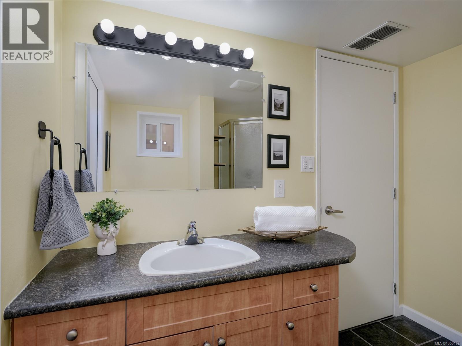  4290 Eastridge Crescent, Saanich