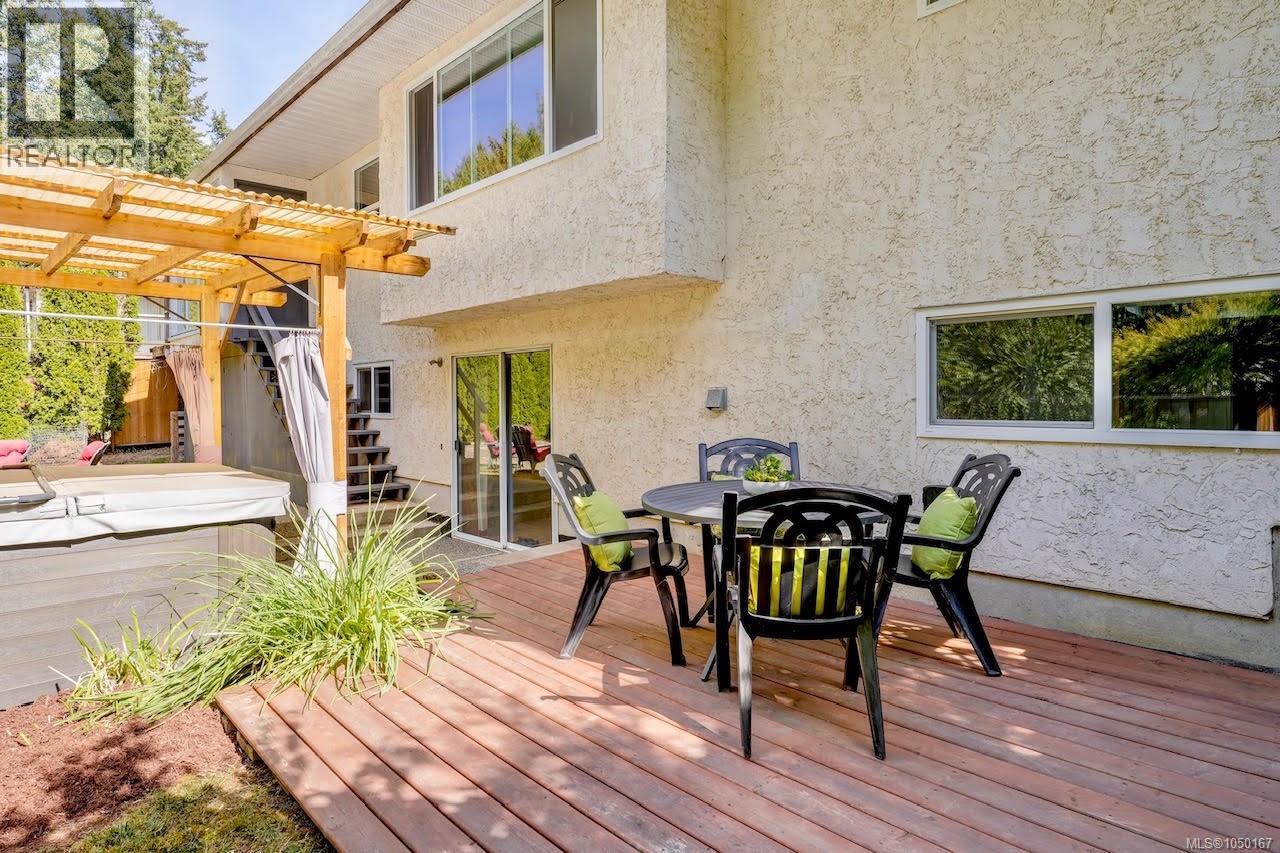 4290 Eastridge Cres - 42