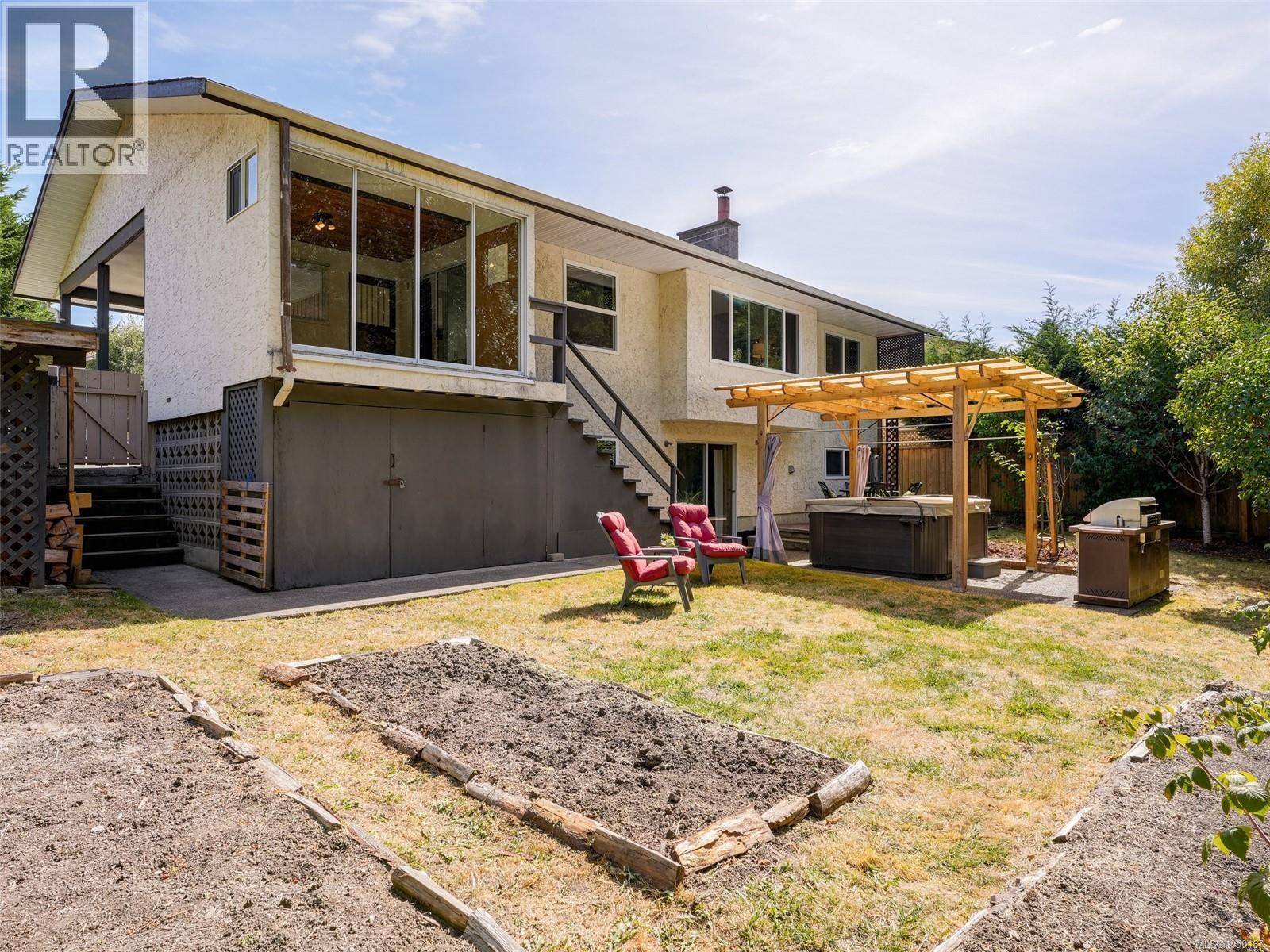  4290 Eastridge Crescent, Saanich