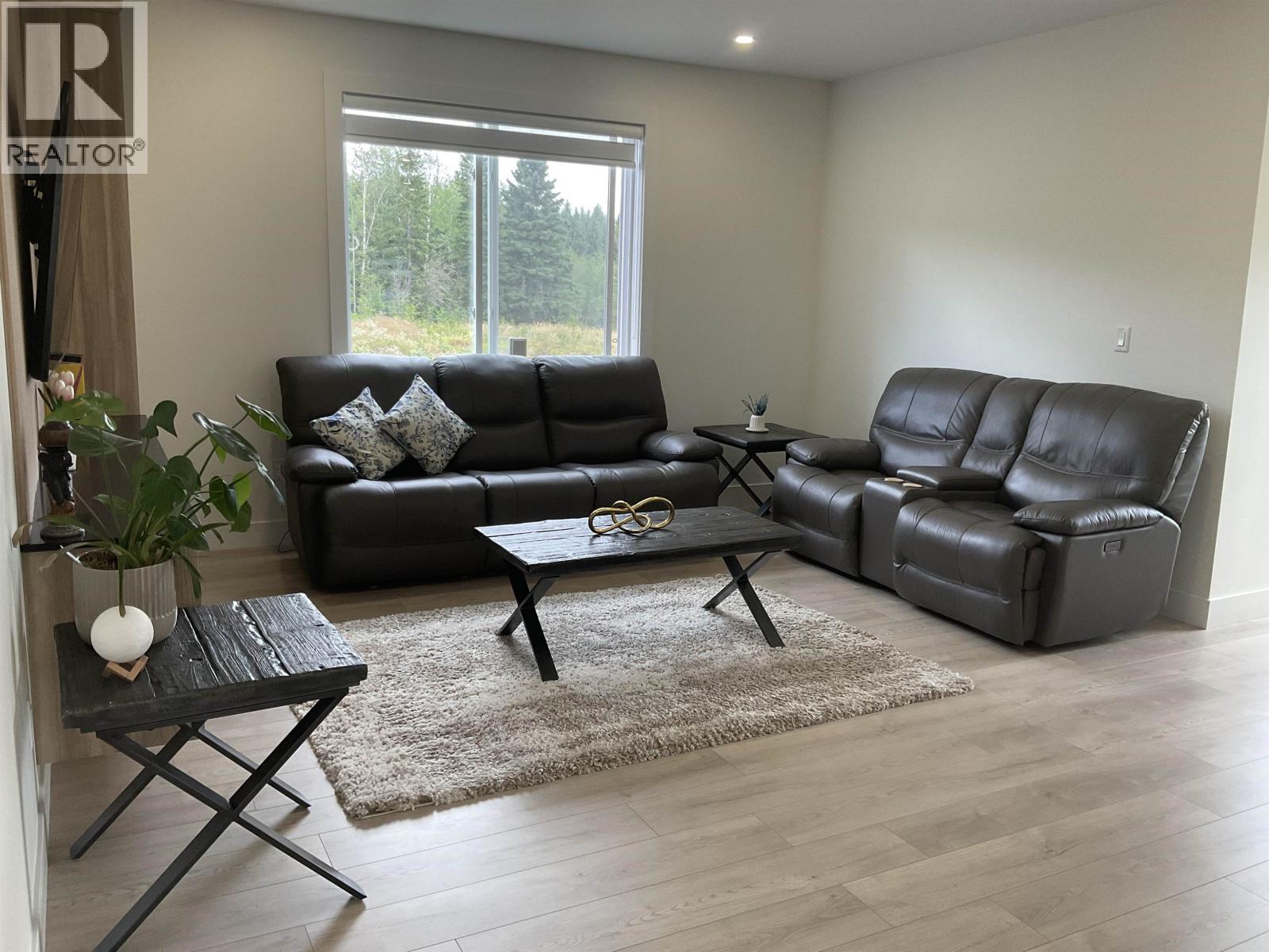 #101 2395 ROWE STREET - 3