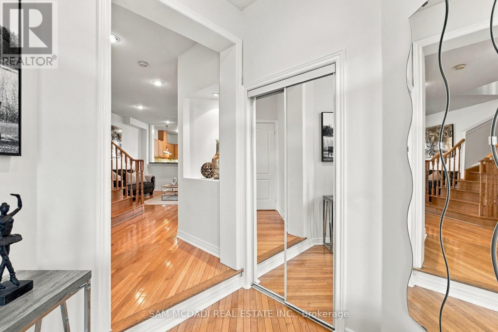 Photo of 7331 CORK TREE ROW