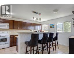 Living room - 9811 Venables Drive, Vernon, BC V1B2K1 Photo 12